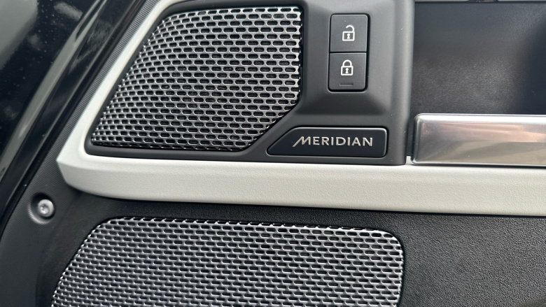 Land Rover Defender 3.0 D250 X-Dynamic SE 90 3dr Auto Diesel Estate